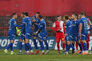 Ode Lalat kući pevajući sa ''Karađorđa'' - Camaj i Stanisavljević briljirali u Novom Sadu!